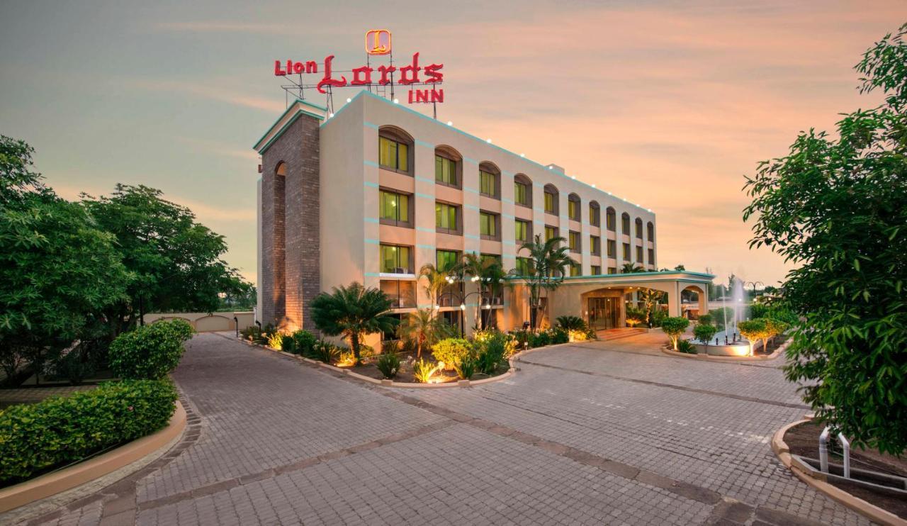 Lion Lords Inn Rājula Exteriör bild